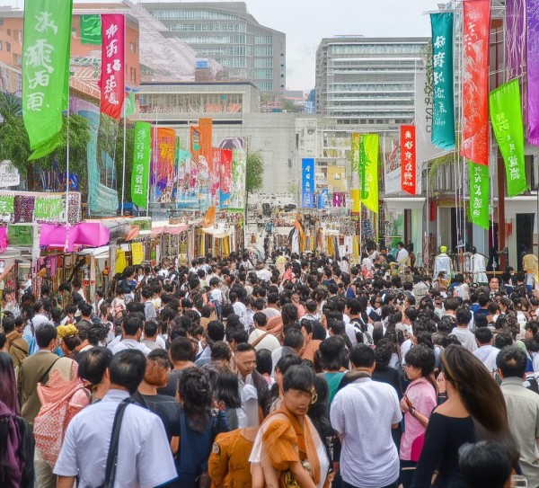 百色旅游商贸展会，吸引游客与商人，促进旅游与商贸结合